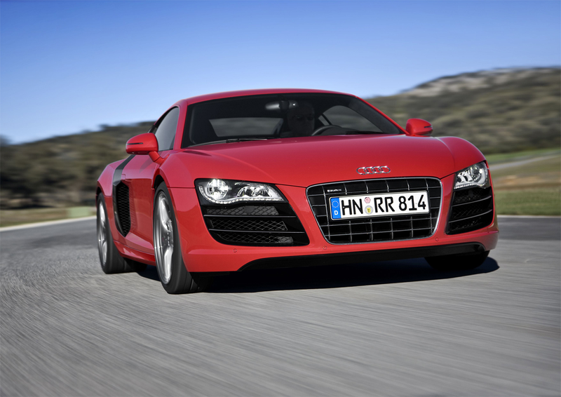 Illustration for article titled 2010 Audi R8 5.2 V10 Proves Ten Sounds Better Than Eight